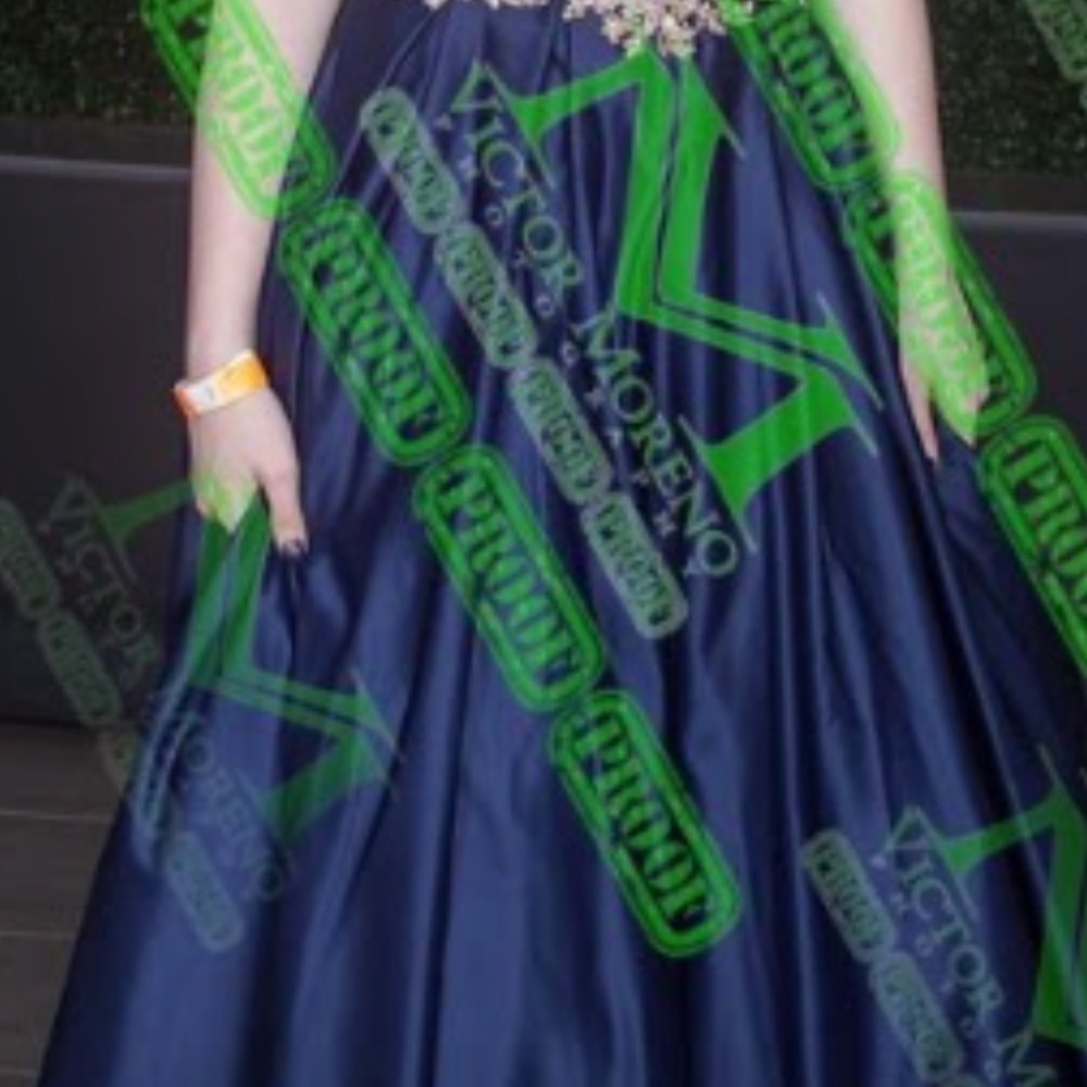 Prom dress - Picture 4 of 5